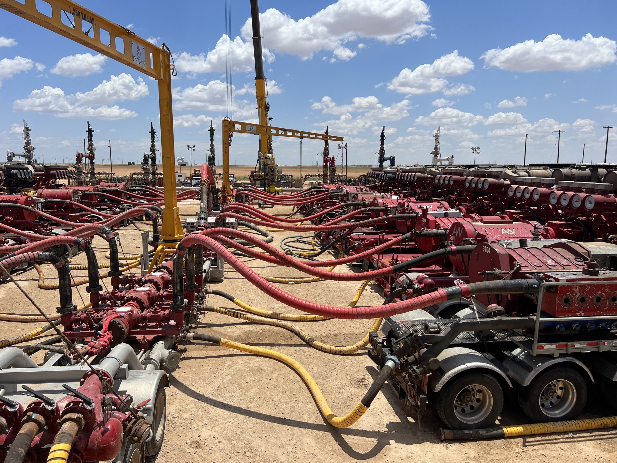 1779411608354610.jpg fracturing hose.jpg